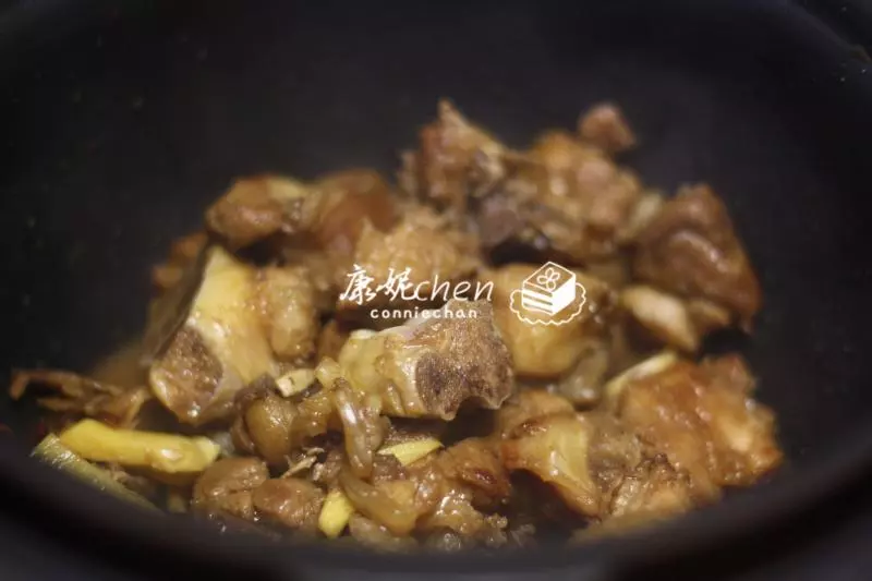 豬蹄和它們搭配營養又味美,詳細過程分享給您,過年家宴露一手