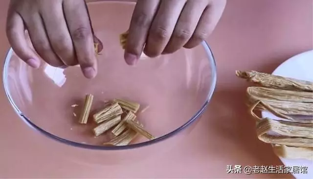 香菇,木耳,腐竹的快速泡發小技巧,用上這幾招,2分鐘頂半小時