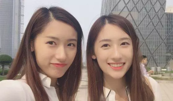 姊妹倆同時考上大學,妹妹卻去打工,十年後再見一個哭了一個笑了