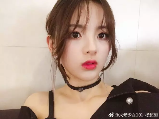 中國驚現最美古裝美女!20歲正妹「優雅低頭古裝照」網瘋傳 一抬頭「空靈臉龐」被讚翻:古代穿越來的!