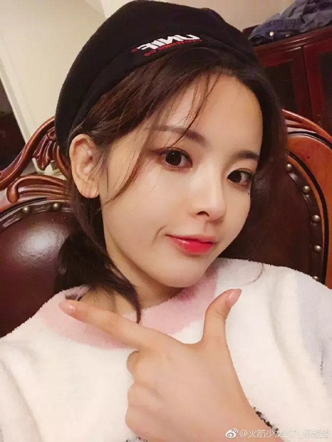 中國驚現最美古裝美女!20歲正妹「優雅低頭古裝照」網瘋傳 一抬頭「空靈臉龐」被讚翻:古代穿越來的!