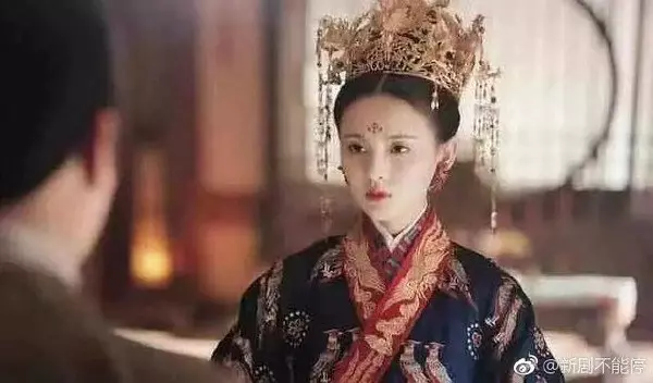 中國驚現最美古裝美女!20歲正妹「優雅低頭古裝照」網瘋傳 一抬頭「空靈臉龐」被讚翻:古代穿越來的!