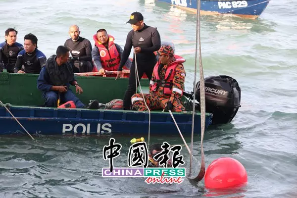 ◤轎車被撞下海◢ 水警指揮官說出「搜尋行動」最新的進展!