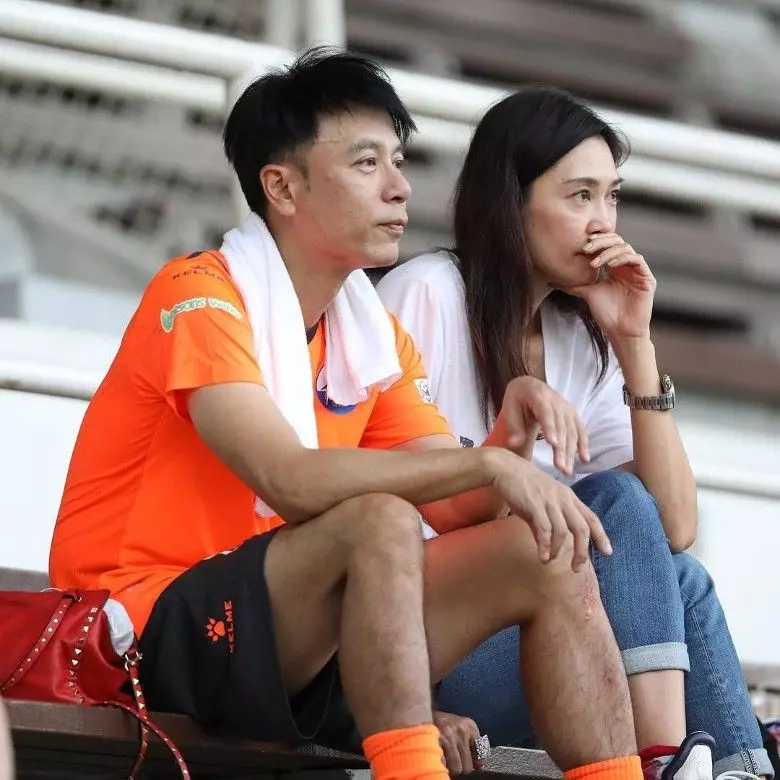 大馬踢友誼賽受傷·李克勤發火公審對手:「一點都不友誼」