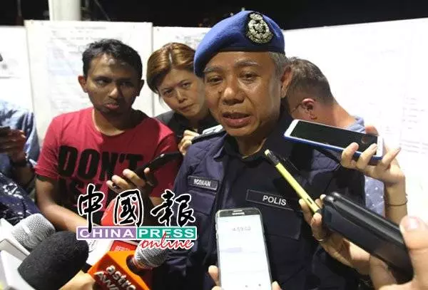◤轎車被撞下海◢ 羅斯曼:繩索一直鬆脫 4度嘗試吊車不果