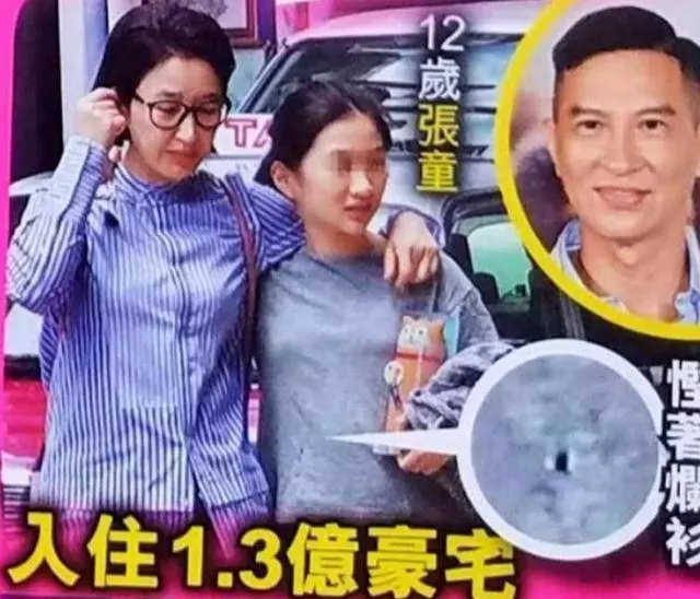 54歲關詠荷素顏顯憔悴,陪13歲女兒逛街,超接地氣著裝樸素