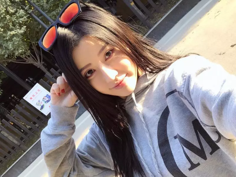 驚!BY2妹妹Yumi自爆慘遭男按摩師上下其手!伸手過程簡直是….程度!網民:被摸完了?!