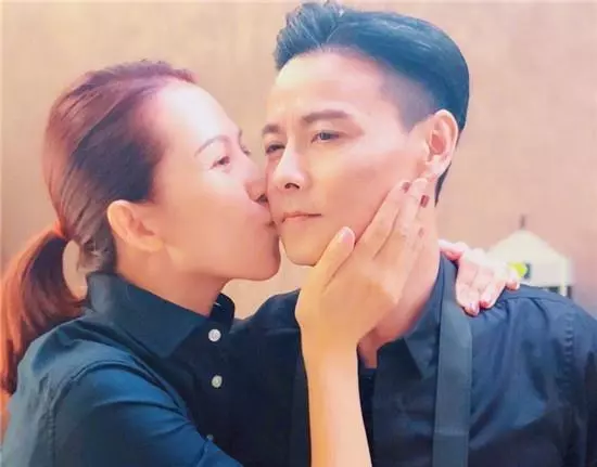 張晉曬21年前對比照,蔡少芬評論令人捧腹大笑:娘娘請自重!