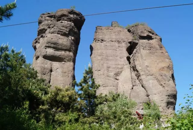 河北兩座神秘古塔,屹立山頂千年不倒成未解之謎,遊人想去卻無路