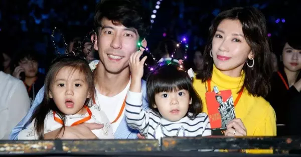 粉絲:好險沒退票!老蕭鞠躬道歉、母子落淚、精品服裝秀樣樣來!