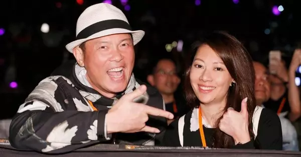 粉絲:好險沒退票!老蕭鞠躬道歉、母子落淚、精品服裝秀樣樣來!