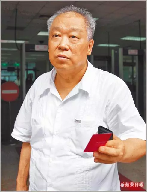 阿龐息影理由曝光!「手術後失戀」已寫好身後事,情報員父「假釋後失聯」 他坦言:像被遺棄 !
