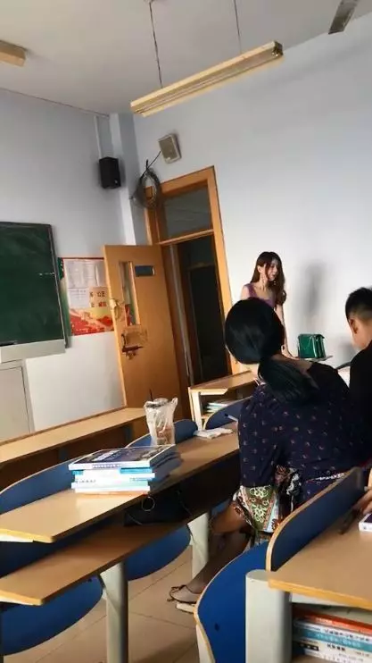 學生出賣女老師…等級太高!網友歪樓狂嗨:確定不是拍片?