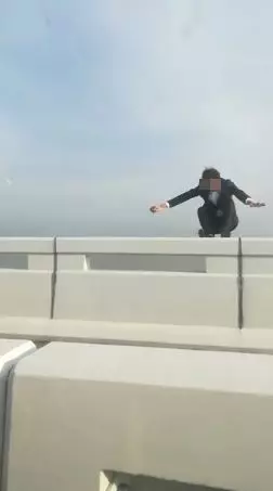 33歲華男身份被揭發了!竟然為了她而去跳海
