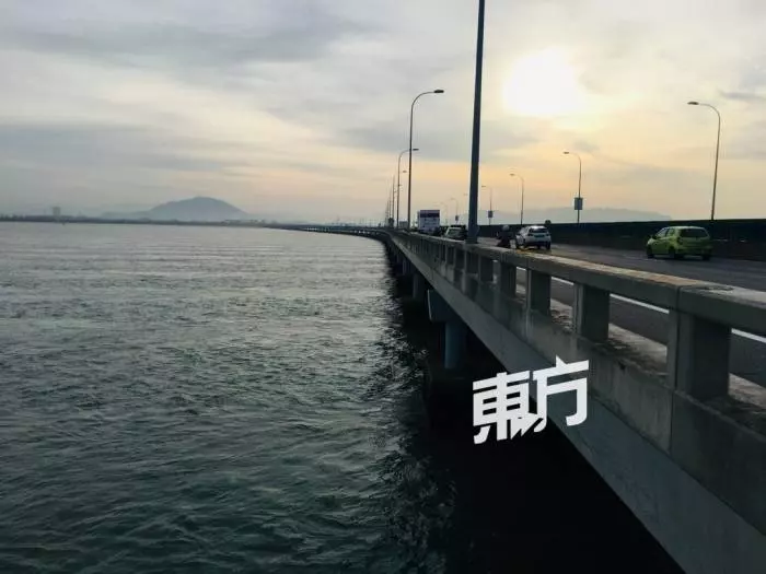 33歲華男身份被揭發了!竟然為了她而去跳海