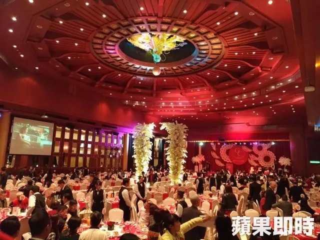 余苑綺婚禮「黃西田只包3600」不怕被退,余天「換帖兄弟包1萬2」尷尬獻上祝福!