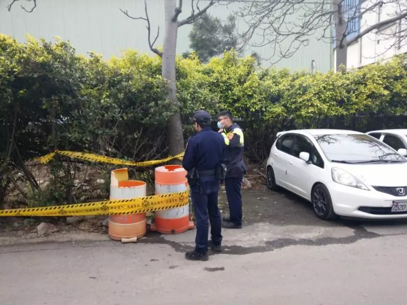 桃園一日2處傳亂棄病死豬 防疫人員帶回檢體化驗