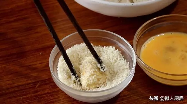 不炒不涼拌,杏鮑菇的這種做法比肉香,簡單幾步搞定,一盤不夠吃