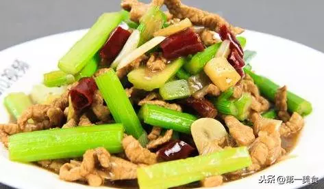 這道家常菜,一看就能做,大魚大肉會吃膩,這道菜營養下飯吃不膩