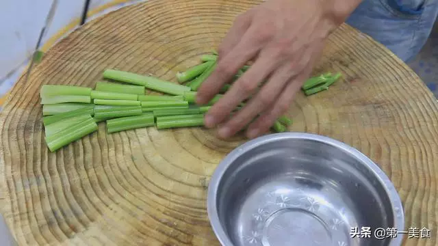 這道家常菜,一看就能做,大魚大肉會吃膩,這道菜營養下飯吃不膩