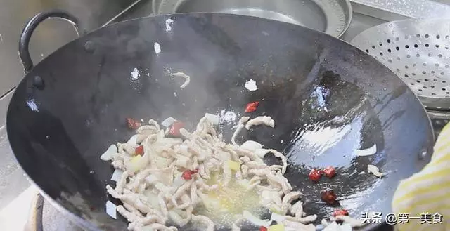 這道家常菜,一看就能做,大魚大肉會吃膩,這道菜營養下飯吃不膩