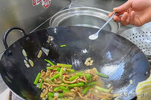 這道家常菜,一看就能做,大魚大肉會吃膩,這道菜營養下飯吃不膩