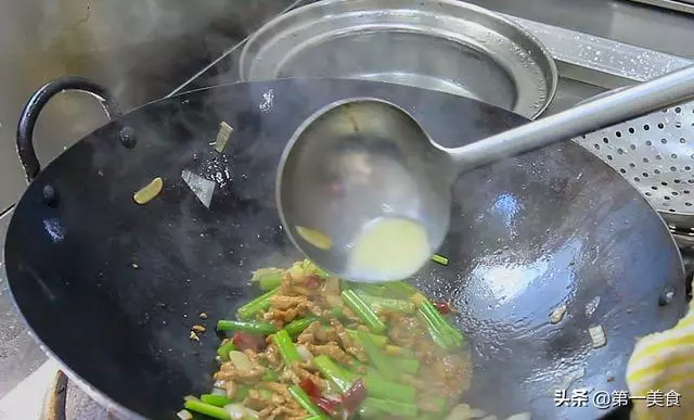 這道家常菜,一看就能做,大魚大肉會吃膩,這道菜營養下飯吃不膩