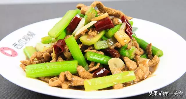 這道家常菜,一看就能做,大魚大肉會吃膩,這道菜營養下飯吃不膩