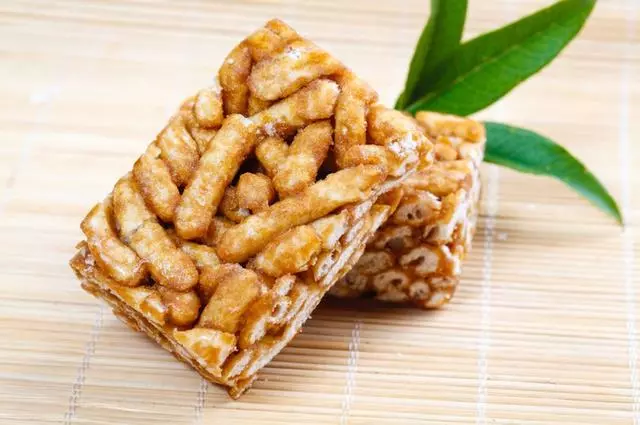 一碗麵粉,三個雞蛋,賀年小吃沙琪瑪,在家輕鬆做起來!
