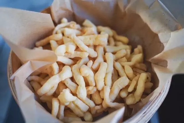 一碗麵粉,三個雞蛋,賀年小吃沙琪瑪,在家輕鬆做起來!