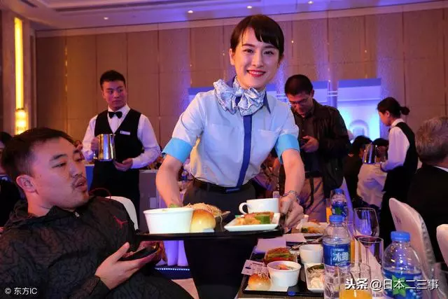 日本人氣火爆的空姐職位,工資究竟有多高?