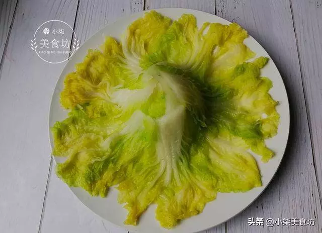 清蒸蒜蓉粉絲蝦,過年全家人必點這道菜,寓意富貴吉祥,喜歡拿去