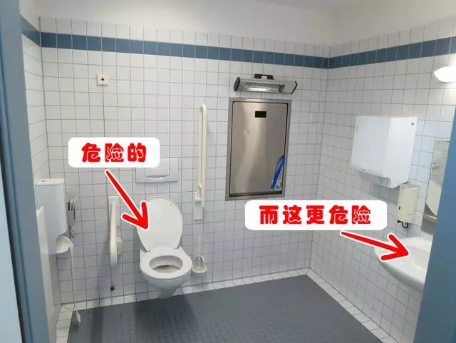 上廁所時不要再做這些危險動作了, 嚴重時會有生命危險