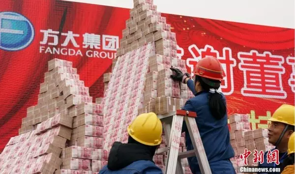員工抱怨福利太好!老闆用年終堆出「錢山」 金額高到員工煩惱:不知怎麼花