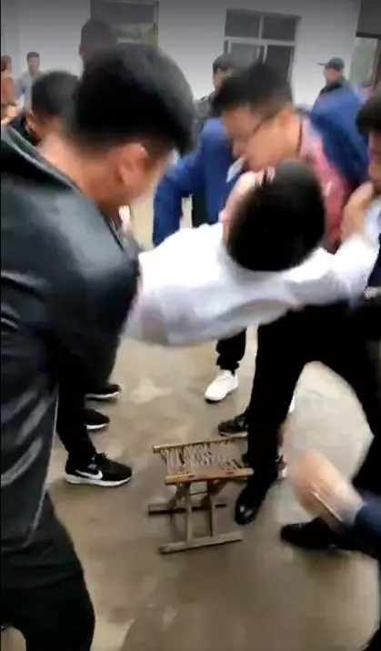【笑爆】兄弟玩得太過火,新郎還沒接到新娘就被弄死!