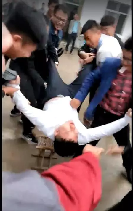 【笑爆】兄弟玩得太過火,新郎還沒接到新娘就被弄死!
