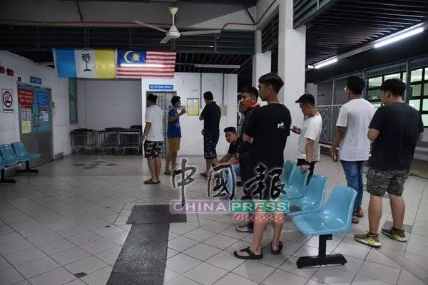 FB直播吊車,馬來仔出言不遜!說國家浪費錢在找一隻死去的華人!網友都發火了!