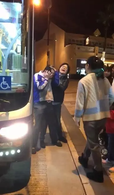 擔心失去唯一工作,巴士車長忍氣吞聲任由大媽「欺負」!