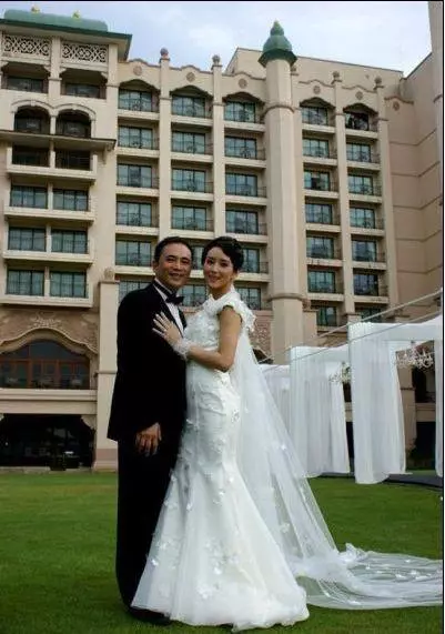 大馬豪門媳婦胡靜自爆:陪老公參加高級宴會,用左手引發的尷尬!