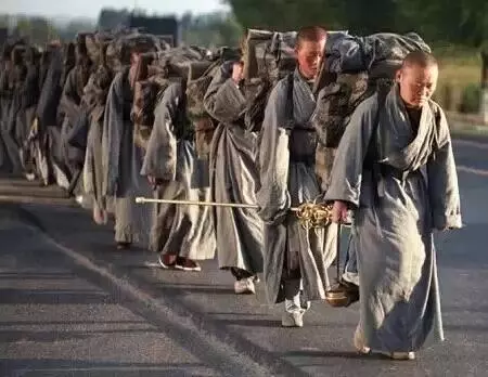 「偷拍」中國真正的尼姑生活...看得我心頭一震!怎麼跟我知道的不一樣!