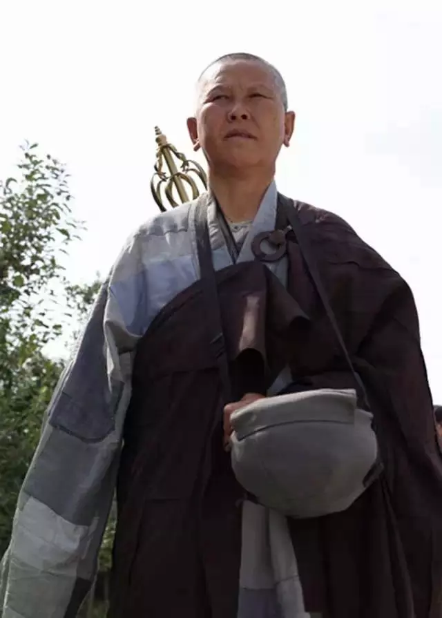 「偷拍」中國真正的尼姑生活...看得我心頭一震!怎麼跟我知道的不一樣!