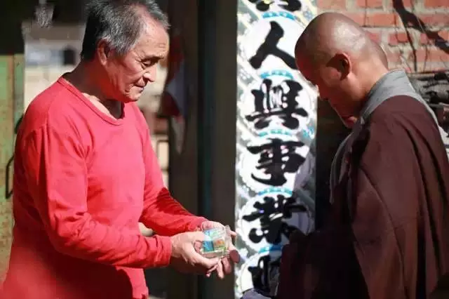 「偷拍」中國真正的尼姑生活...看得我心頭一震!怎麼跟我知道的不一樣!