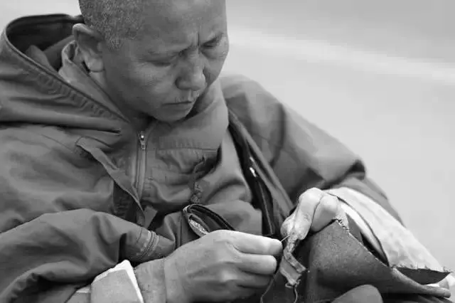 「偷拍」中國真正的尼姑生活...看得我心頭一震!怎麼跟我知道的不一樣!
