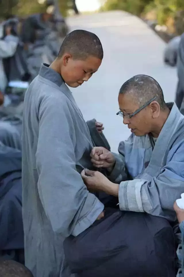 「偷拍」中國真正的尼姑生活...看得我心頭一震!怎麼跟我知道的不一樣!