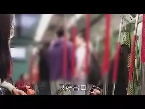 2男子互罵時突然「嘴對嘴Kiss」嚇壞被吻男,網民爆笑:君子動口不動手!(內有視頻)