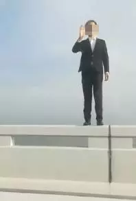 直播跳海, 疑不堪妻提離婚尋短!
