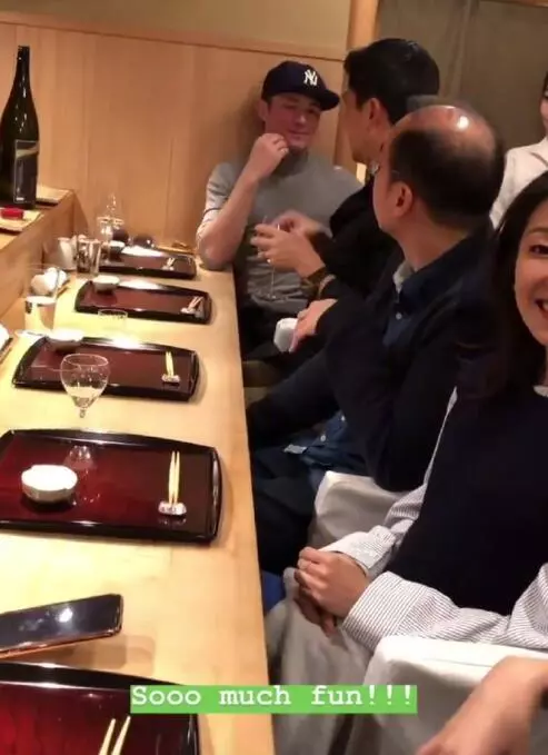 林心如帶霍建華參加好友聚會,網友:關注的點只有她的包!