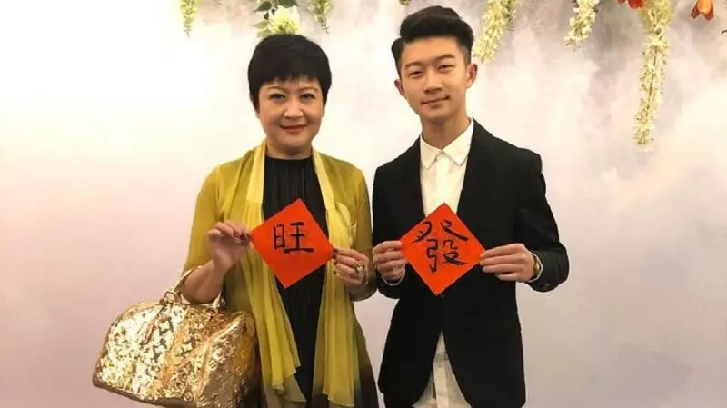 想進演藝圈!崔佩儀兒子曝「自彈自唱影片」互尬孫安佐 抱怨「媽媽耽誤我一生」被嗆不是那塊料