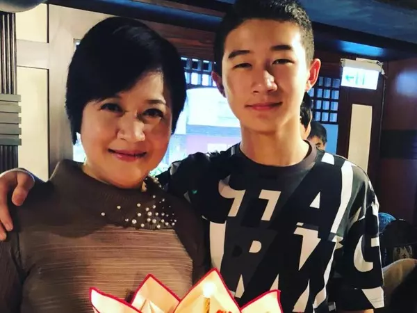 想進演藝圈!崔佩儀兒子曝「自彈自唱影片」互尬孫安佐 抱怨「媽媽耽誤我一生」被嗆不是那塊料