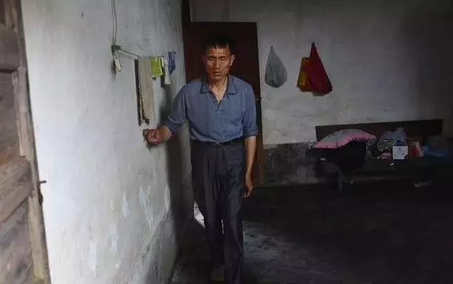 小伙子每頓飯都多做一份給隔壁阿婆,10年後阿婆過世,律師找上門